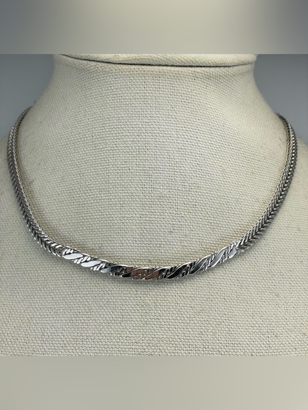 Vintage Silver Tone Herringbone Chain Statement Necklace Classic Timeless